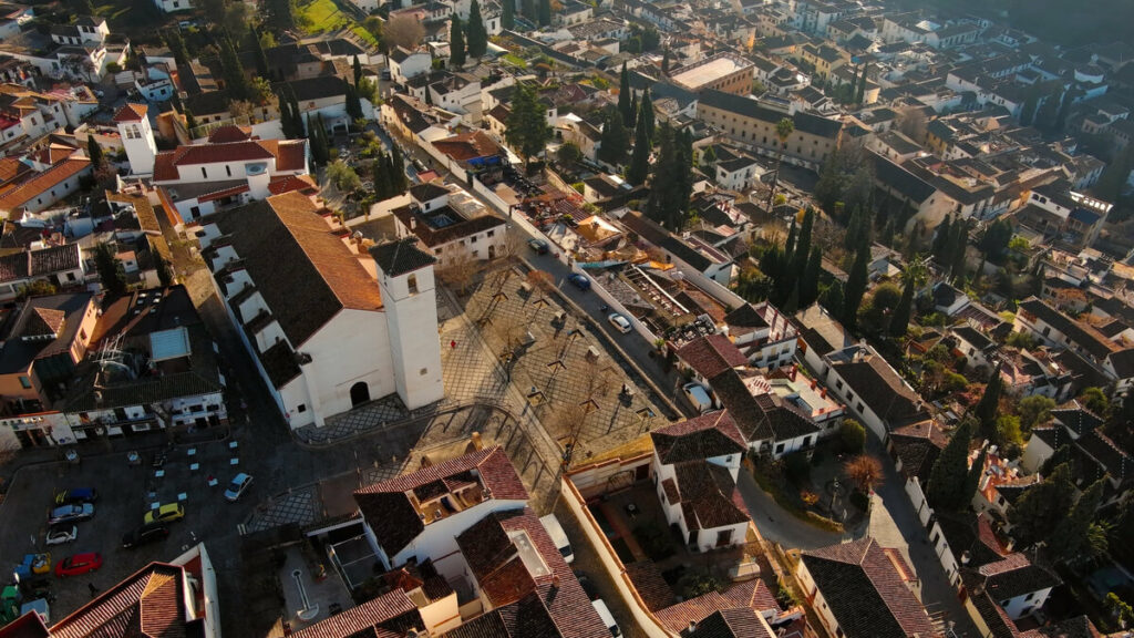 Las mejores plazas de Granada para visitar de turismo